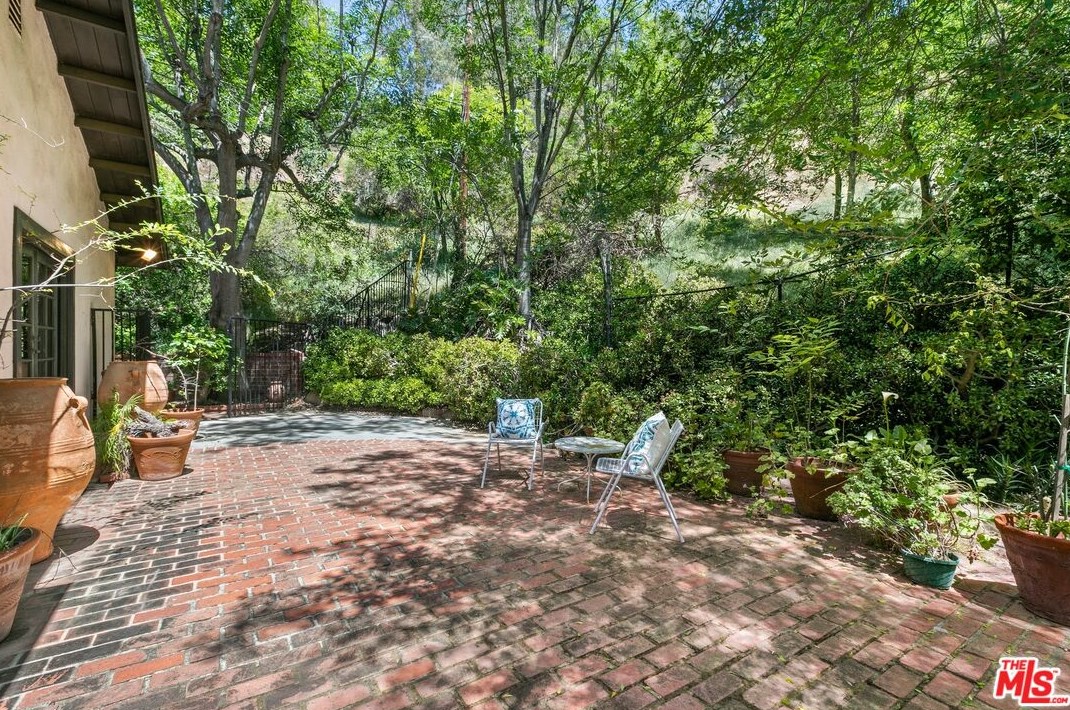 3030 Antelo View Dr, Los Angeles CA  90077-1608 exterior