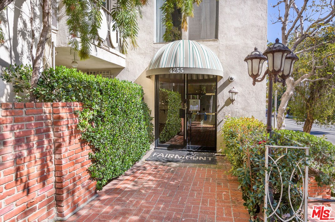 4255 5th St, Los Angeles CA 90020-4152 exterior