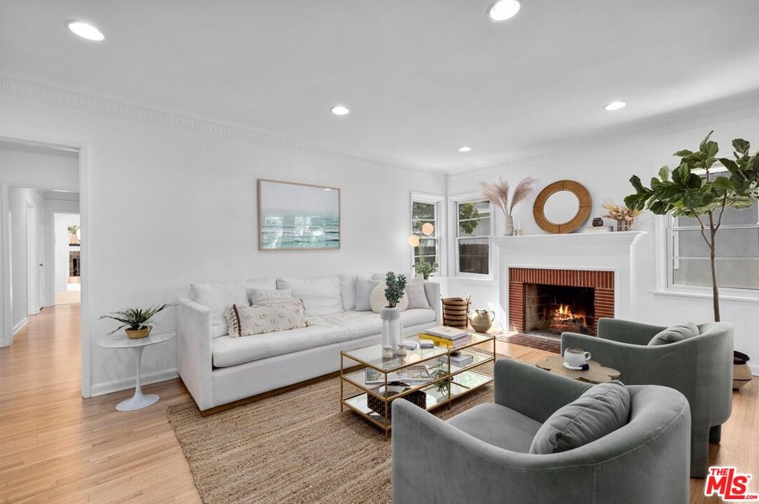 11020 Braddock Dr, Los Angeles CA  90230-4213 exterior