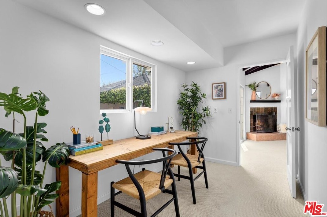 11020 Braddock Dr, Los Angeles CA  90230-4213 exterior
