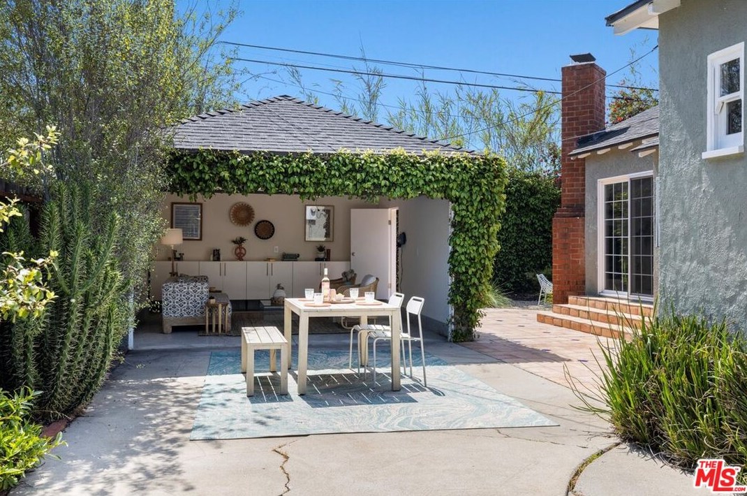 11020 Braddock Dr, Los Angeles CA  90230-4213 exterior