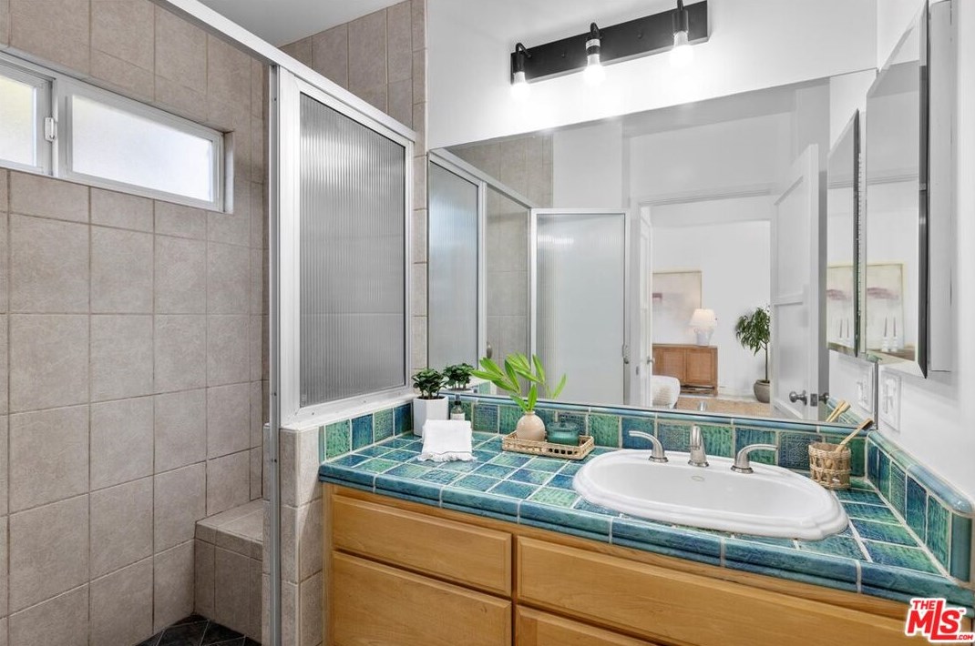 11020 Braddock Dr, Los Angeles CA  90230-4213 exterior