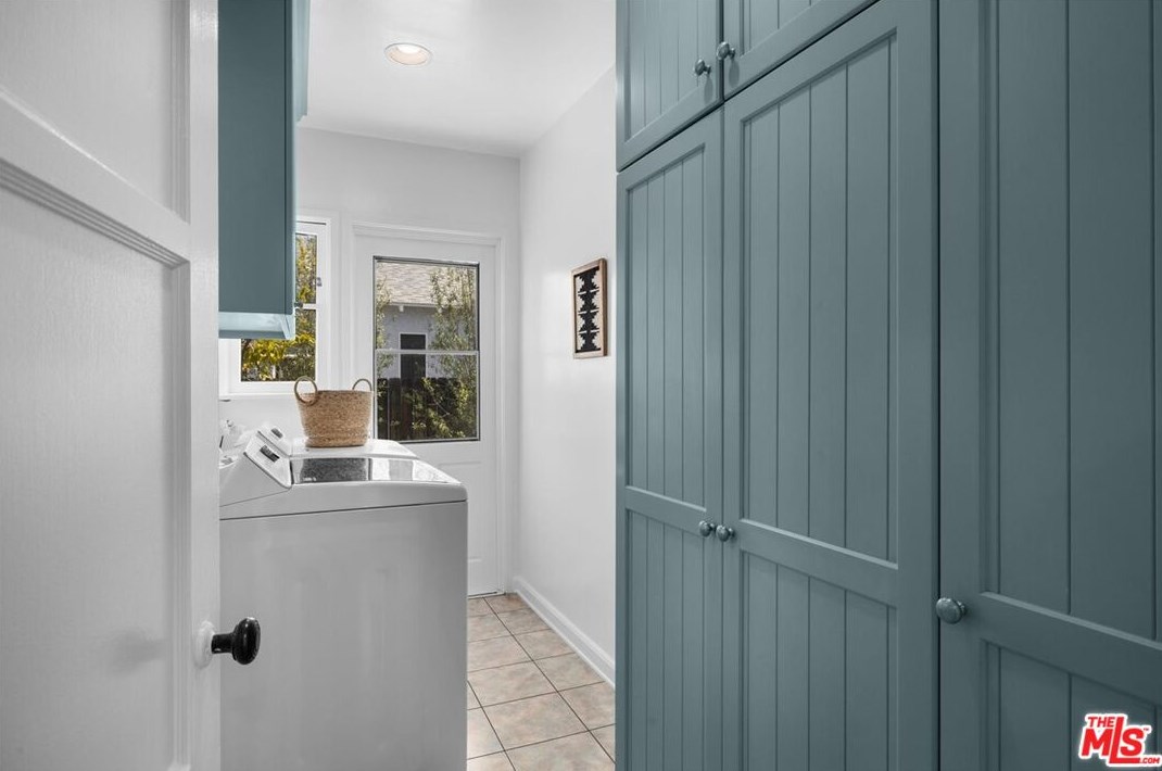 11020 Braddock Dr, Los Angeles CA  90230-4213 exterior