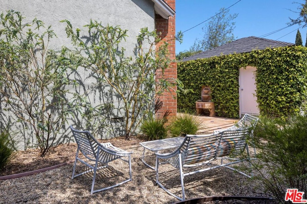 11020 Braddock Dr, Los Angeles CA  90230-4213 exterior