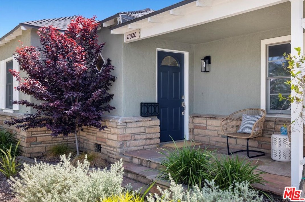 11020 Braddock Dr, Los Angeles CA  90230-4213 exterior