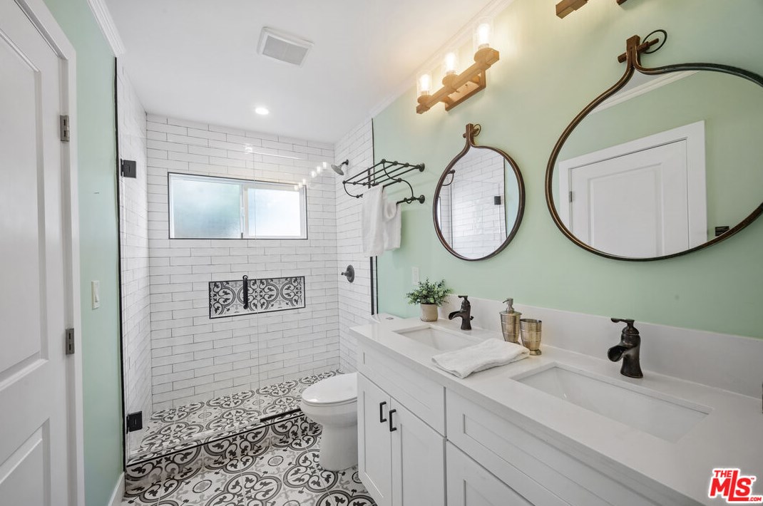 10763 Charnock Rd, Los Angeles CA  90034-6201 exterior