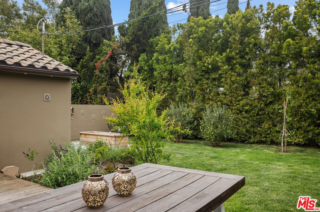 10763 Charnock Rd, Los Angeles CA  90034-6201 exterior