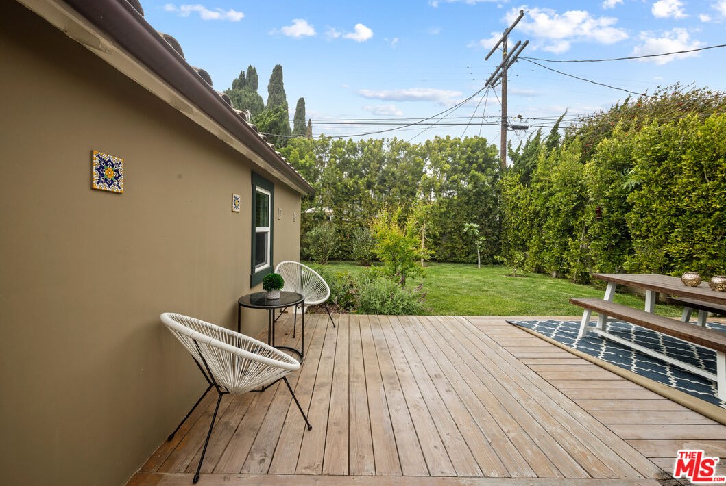 10763 Charnock Rd, Los Angeles CA  90034-6201 exterior