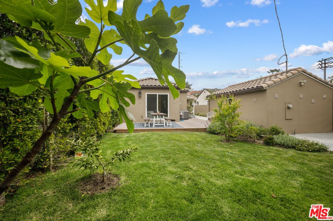 10763 Charnock Rd, Los Angeles CA  90034-6201 exterior