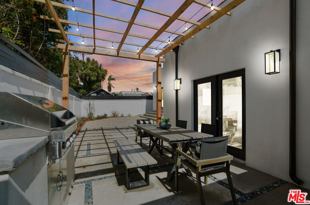 1535 Ellsmere Ave, Los Angeles CA  90019-3825 exterior