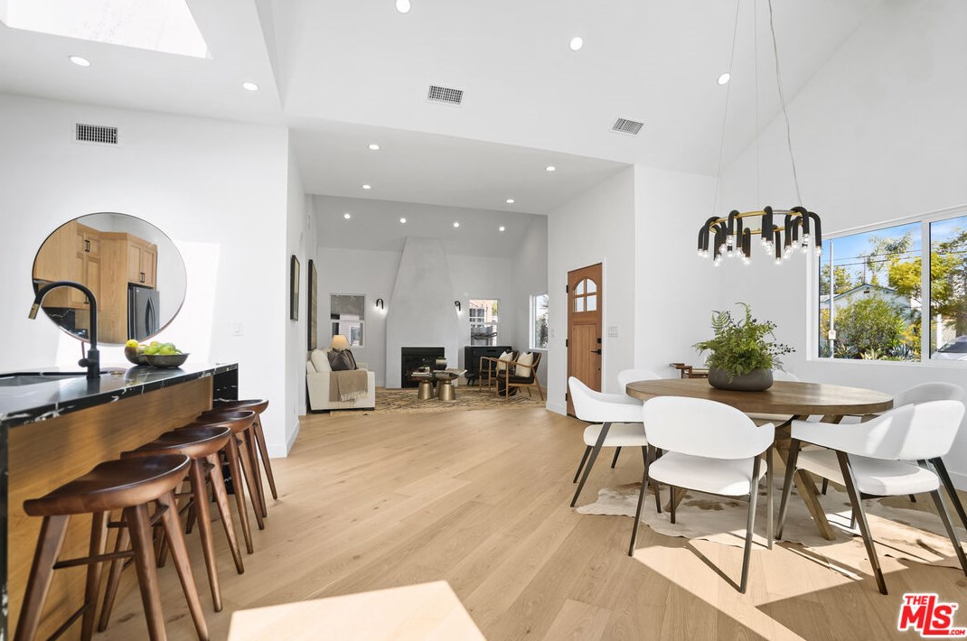 1535 Ellsmere Ave, Los Angeles CA  90019-3825 exterior