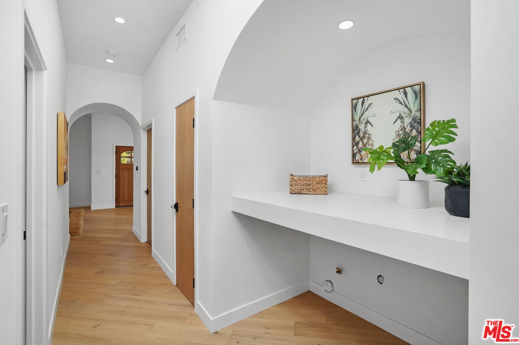 1535 Ellsmere Ave, Los Angeles CA  90019-3825 exterior