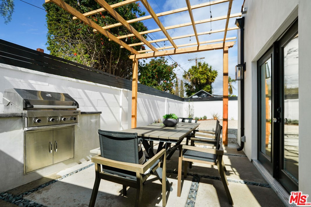 1535 Ellsmere Ave, Los Angeles CA  90019-3825 exterior