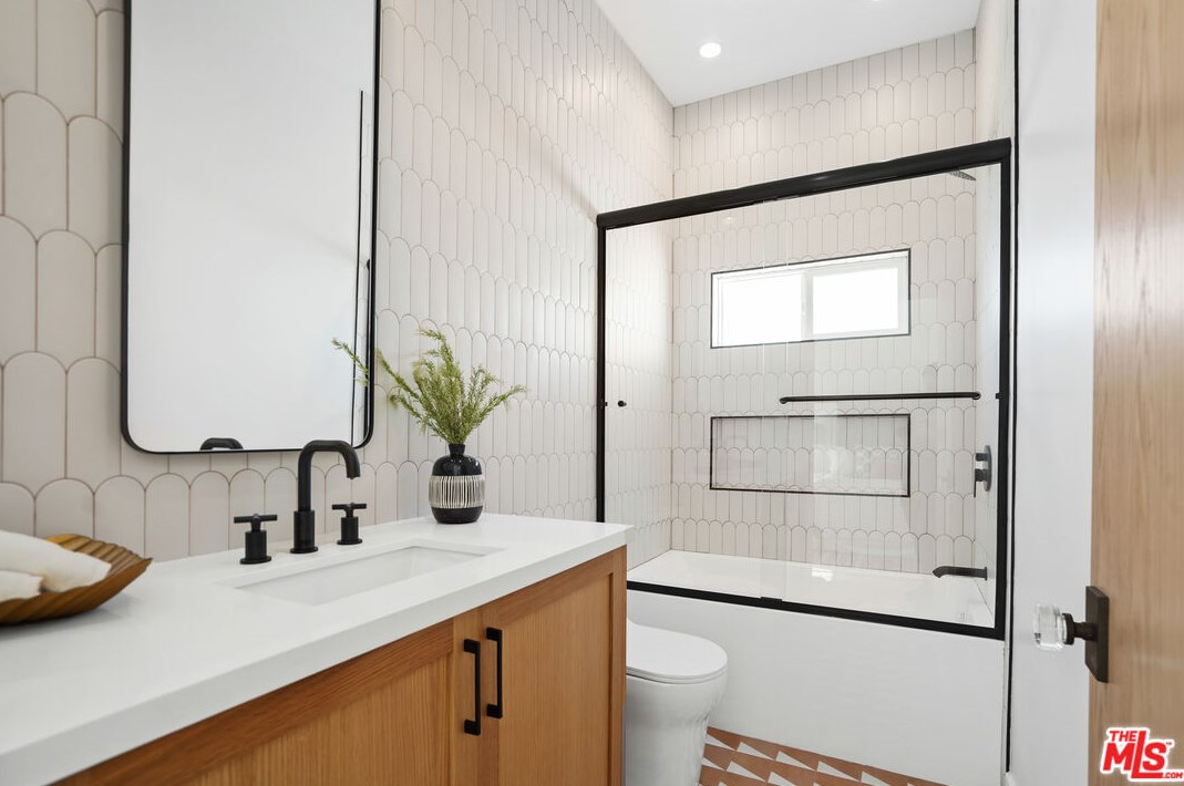 1535 Ellsmere Ave, Los Angeles CA  90019-3825 exterior