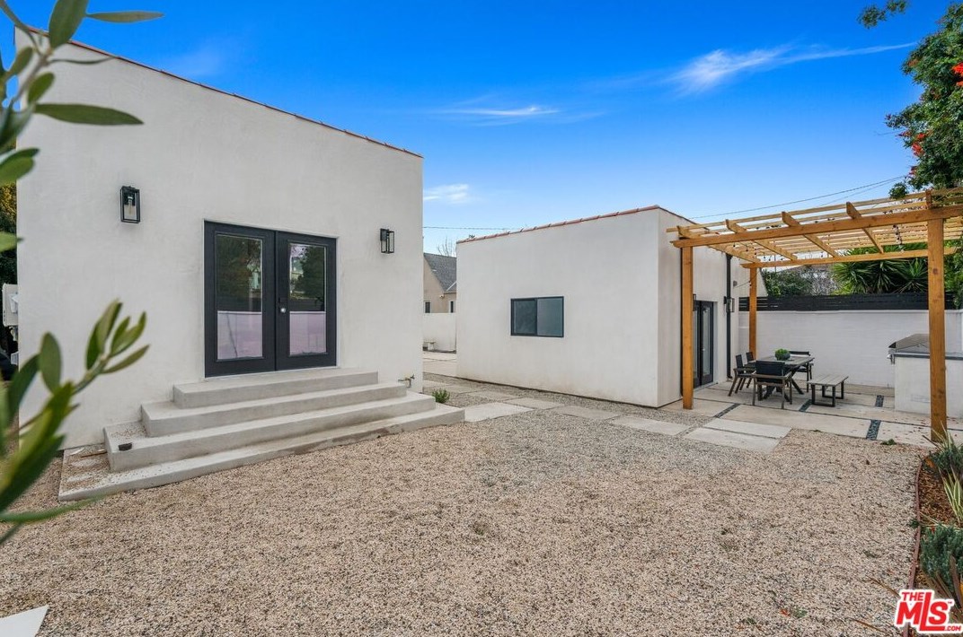 1535 Ellsmere Ave, Los Angeles CA  90019-3825 exterior