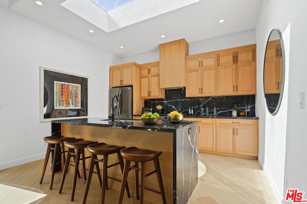 1535 Ellsmere Ave, Los Angeles CA  90019-3825 exterior