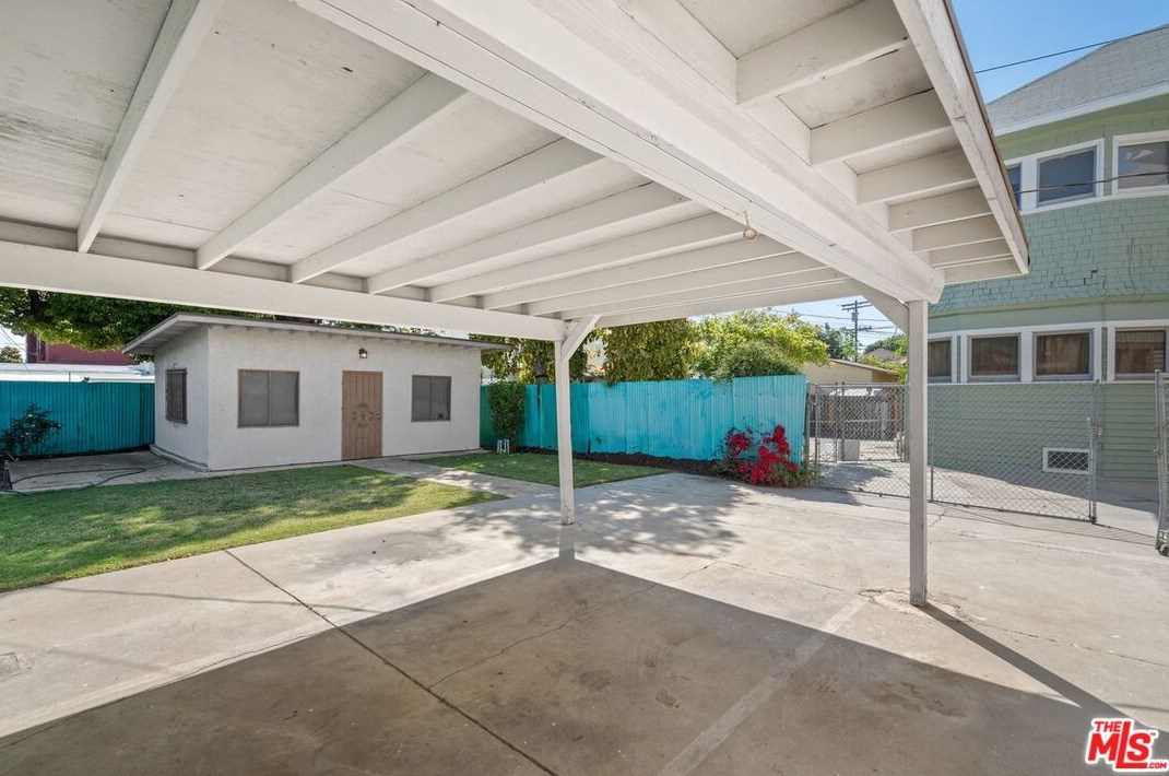 916 20th St, Los Angeles CA  90011-1106 exterior