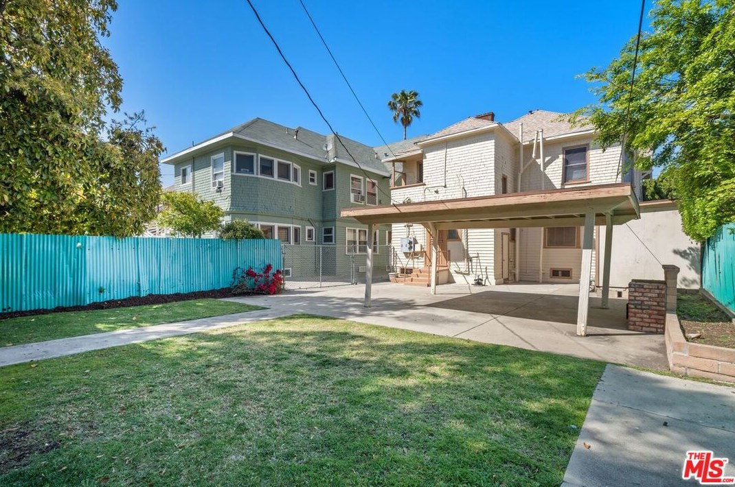 916 20th St, Los Angeles CA  90011-1106 exterior