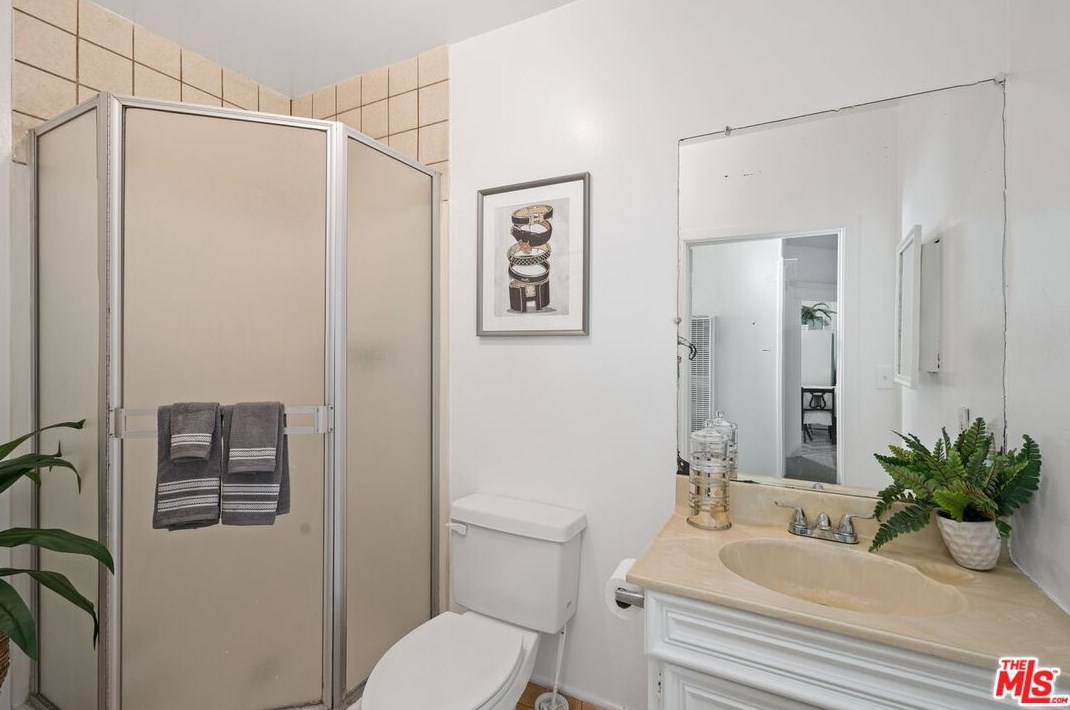 916 20th St, Los Angeles CA  90011-1106 exterior