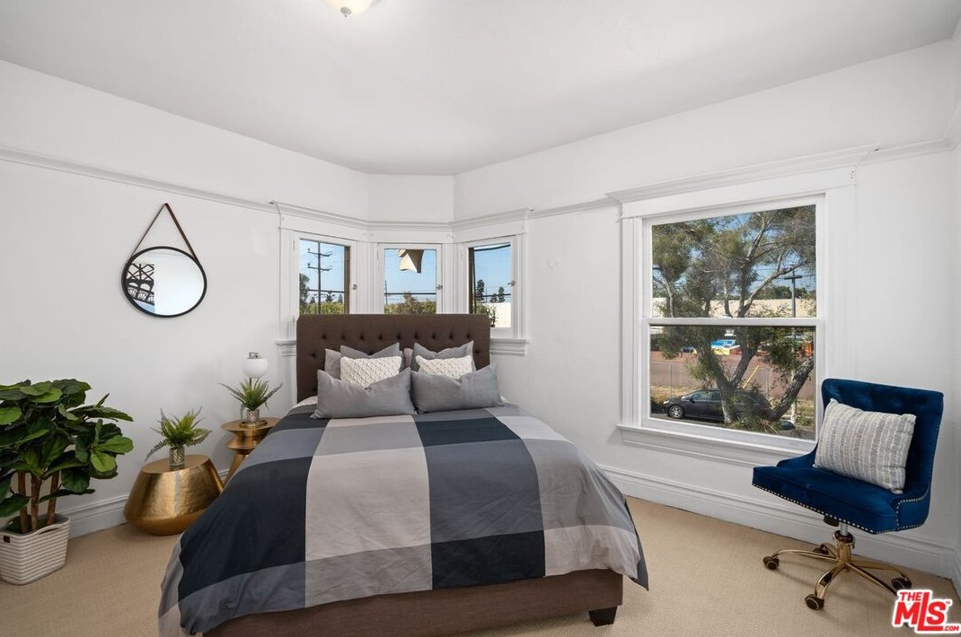 916 20th St, Los Angeles CA  90011-1106 exterior