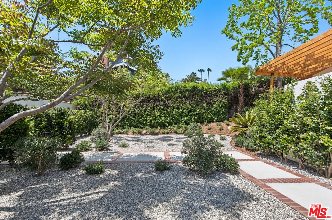 1611 Donaldson St, Los Angeles CA  90026-2037 exterior