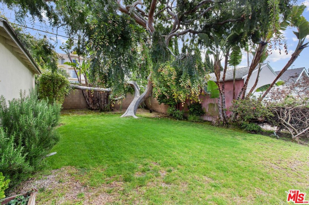 3472 Colonial Ave, Los Angeles CA  90066-1814 exterior