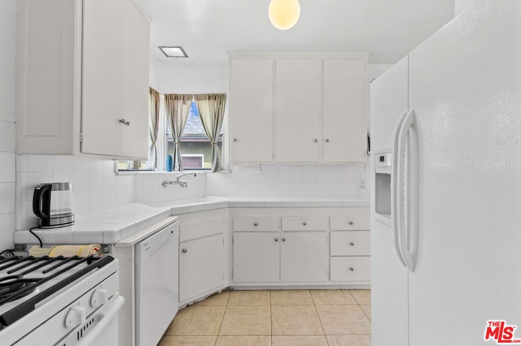 3472 Colonial Ave, Los Angeles CA  90066-1814 exterior