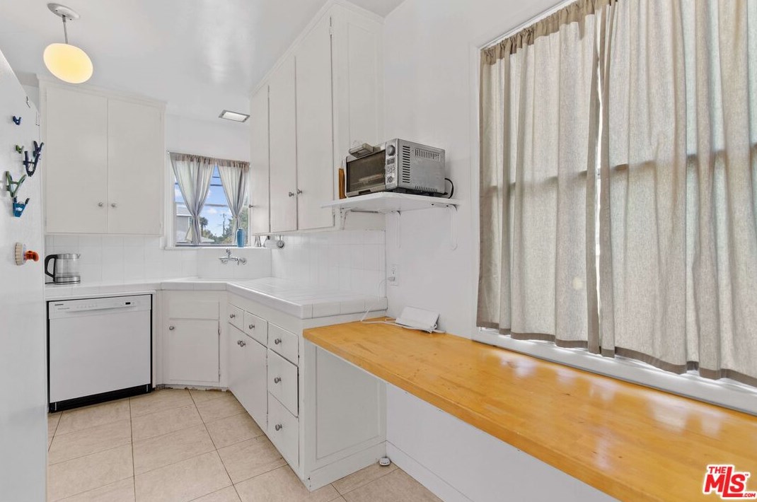 3472 Colonial Ave, Los Angeles CA  90066-1814 exterior