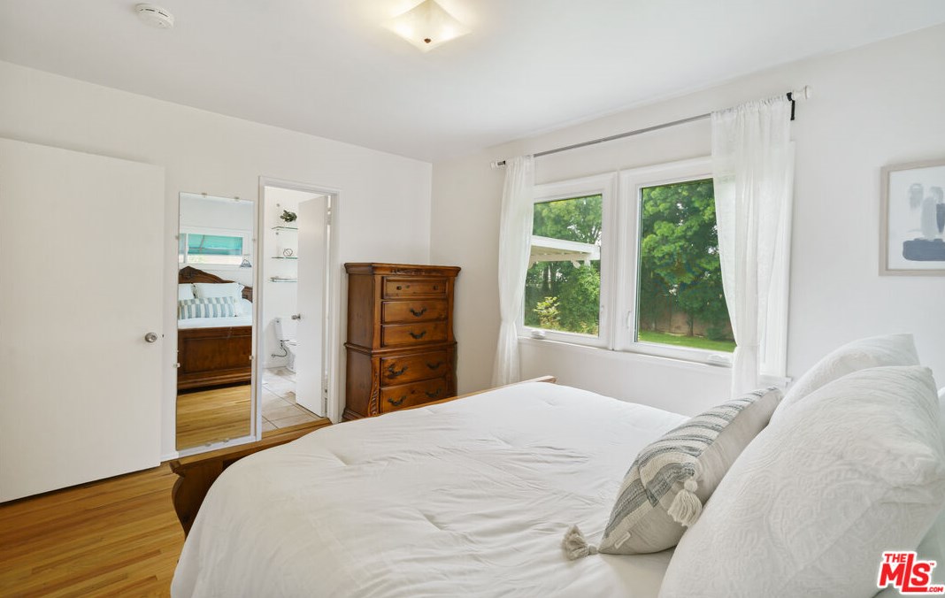 19606 Enadia Way, Los Angeles CA  91335-3621 exterior