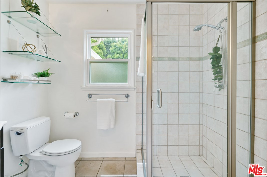 19606 Enadia Way, Los Angeles CA  91335-3621 exterior