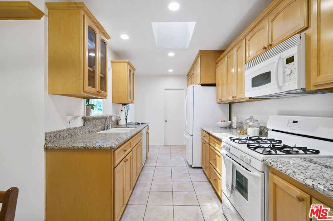 19606 Enadia Way, Los Angeles CA  91335-3621 exterior