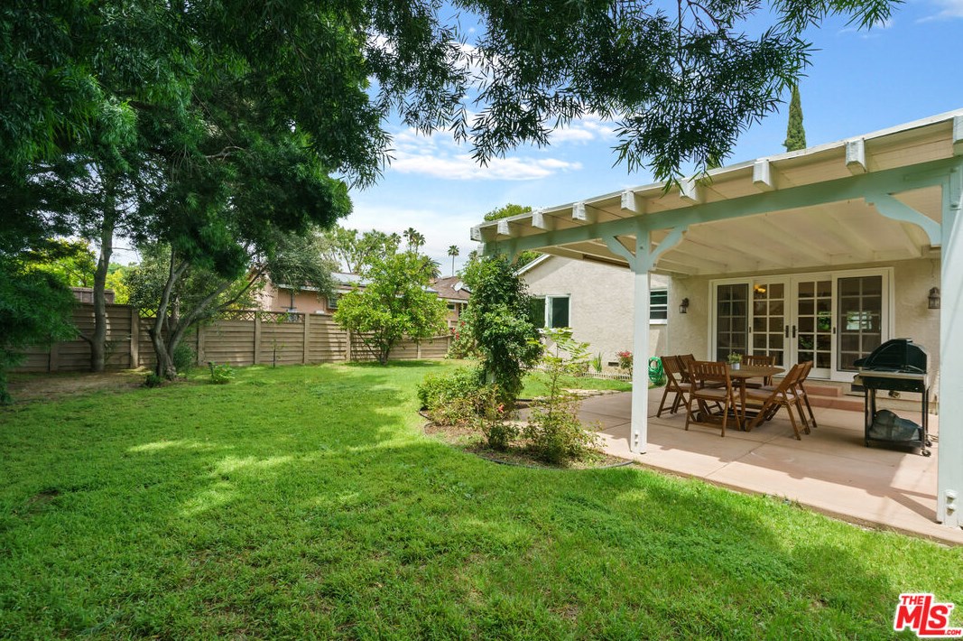 19606 Enadia Way, Los Angeles CA  91335-3621 exterior