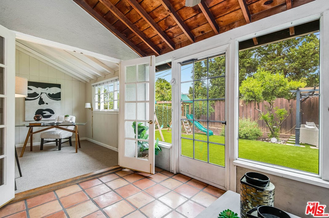 4400 Beeman Ave, North Hollywood CA  91604-1304 exterior