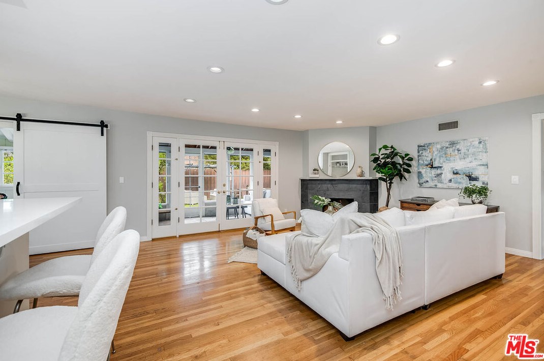 4400 Beeman Ave, North Hollywood CA  91604-1304 exterior