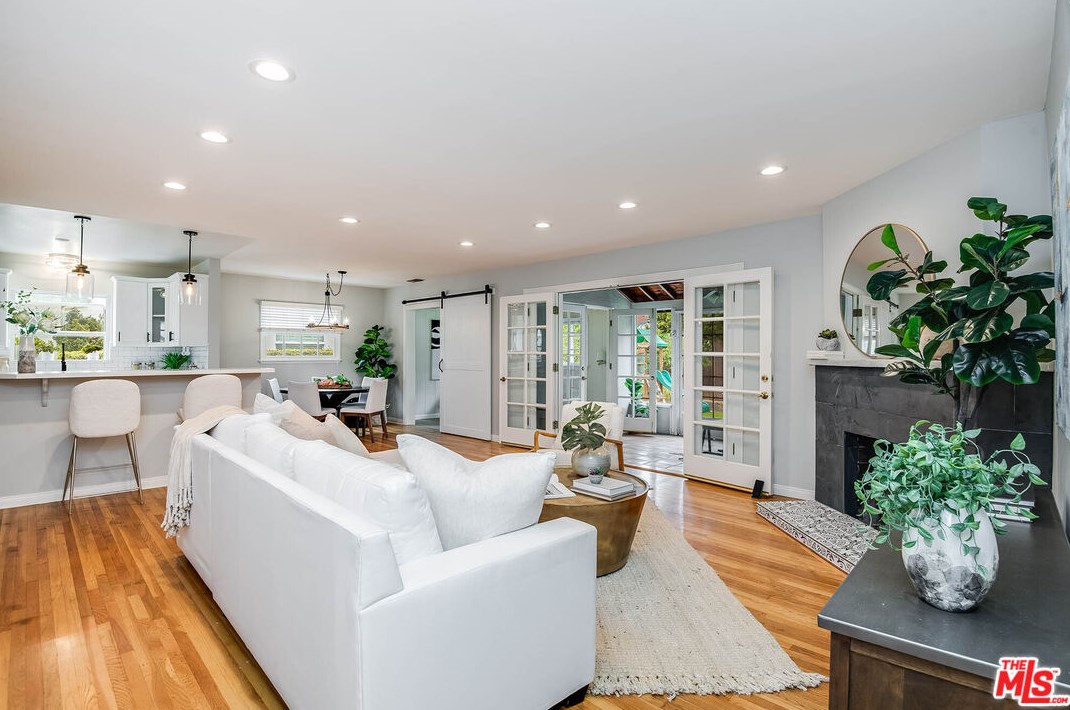 4400 Beeman Ave, North Hollywood CA  91604-1304 exterior