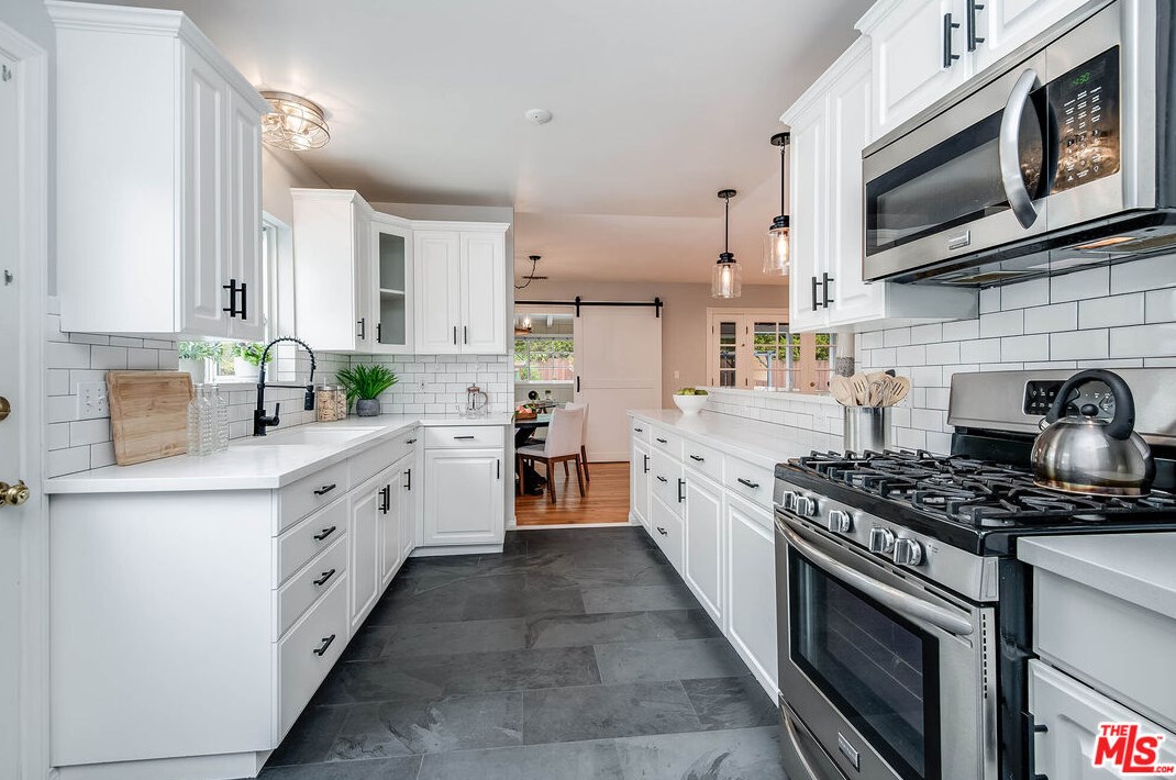 4400 Beeman Ave, North Hollywood CA  91604-1304 exterior