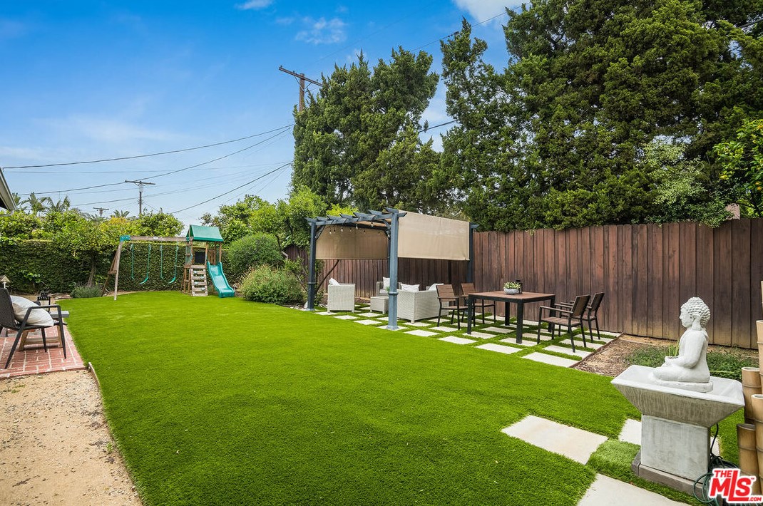 4400 Beeman Ave, North Hollywood CA  91604-1304 exterior