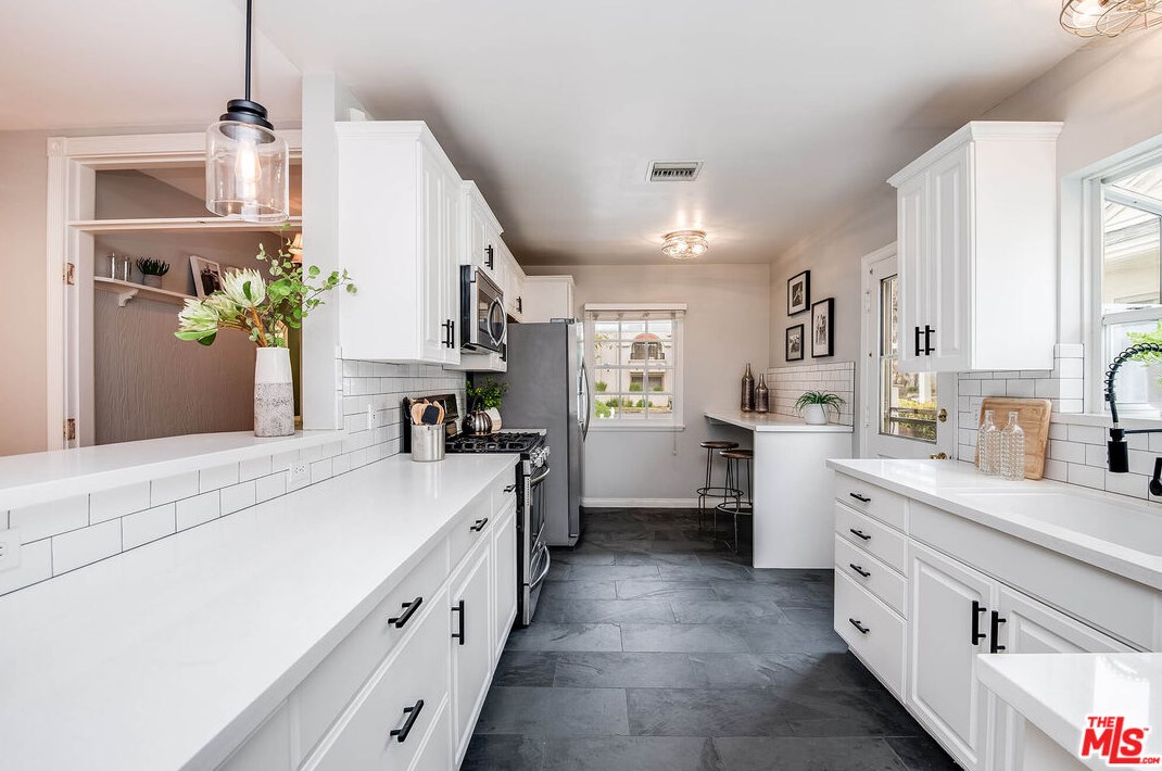 4400 Beeman Ave, North Hollywood CA  91604-1304 exterior