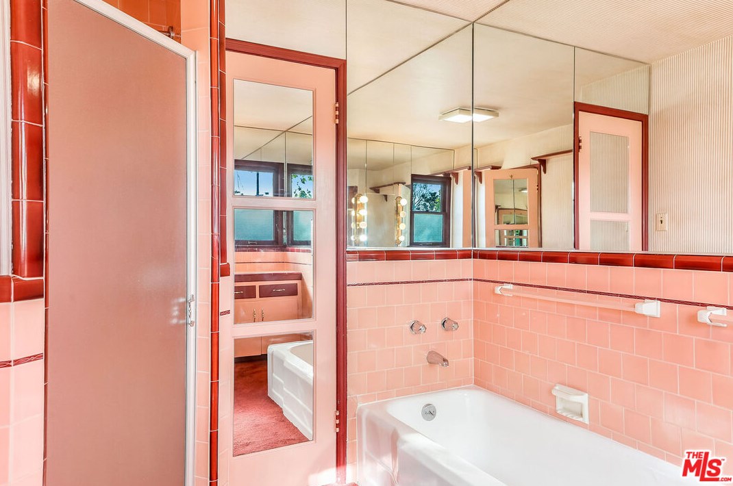 4166 60th St, Los Angeles CA  90043-3602 exterior