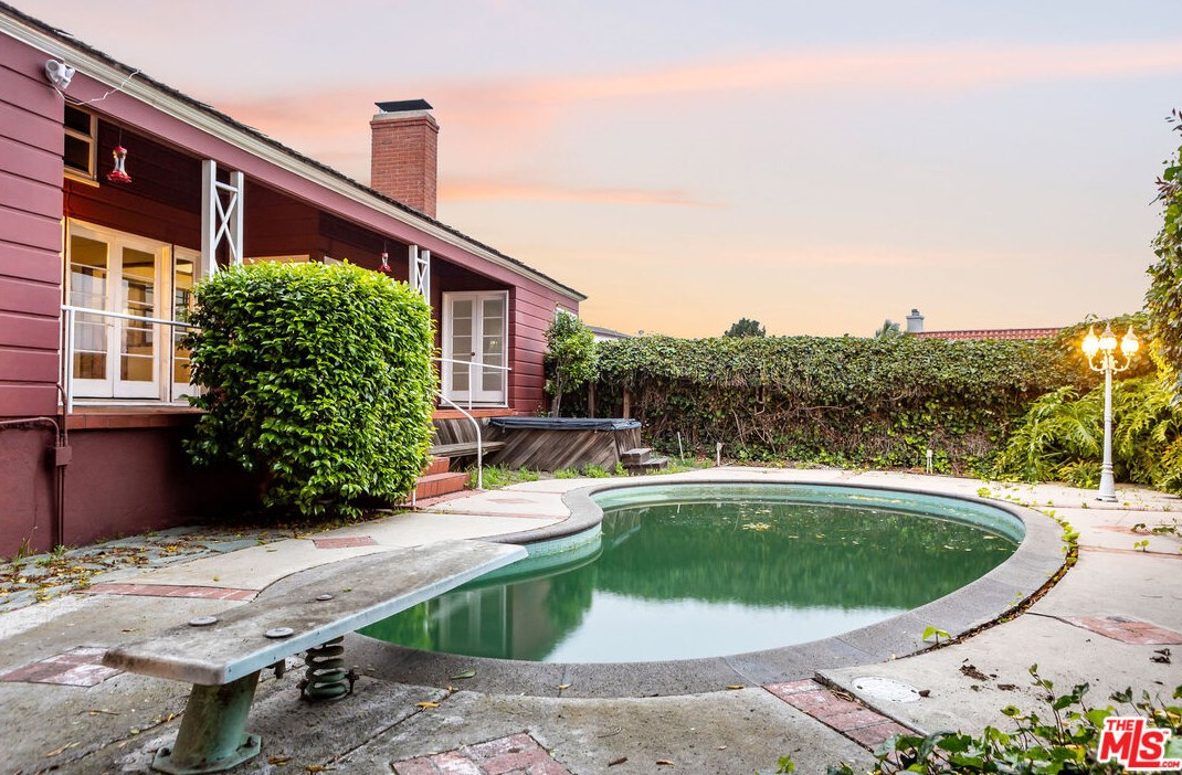 4166 60th St, Los Angeles CA  90043-3602 exterior