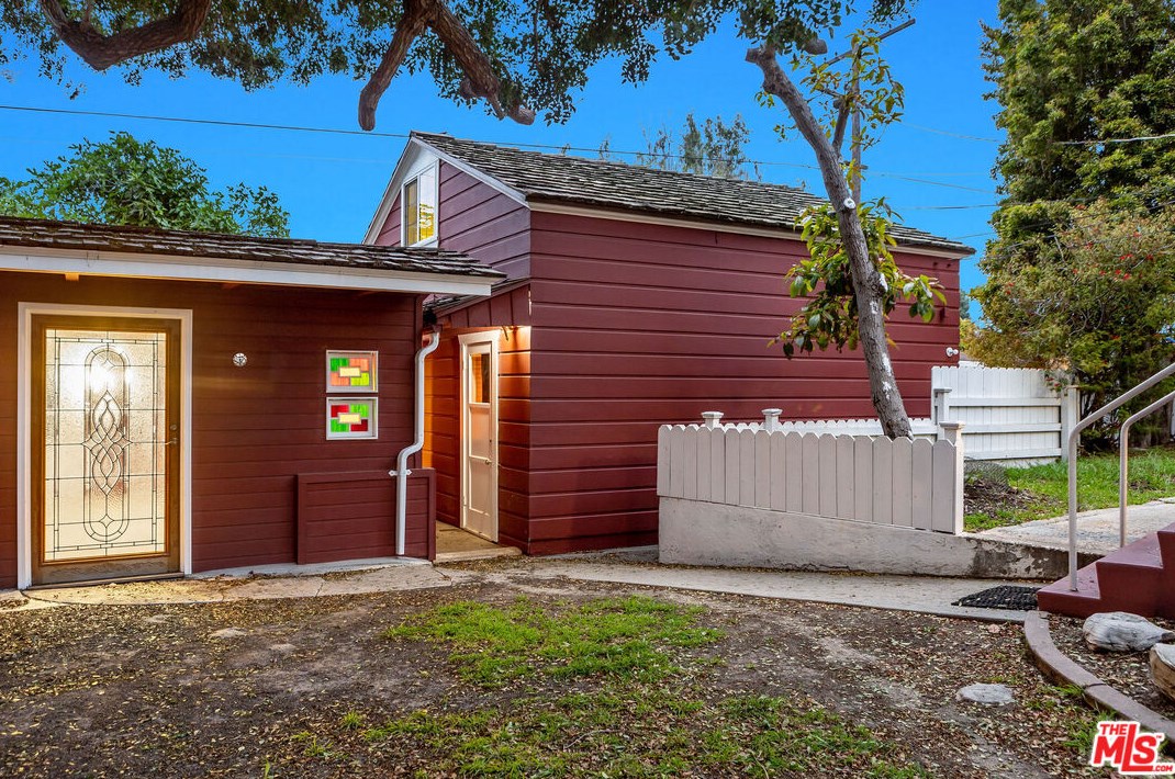 4166 60th St, Los Angeles CA  90043-3602 exterior