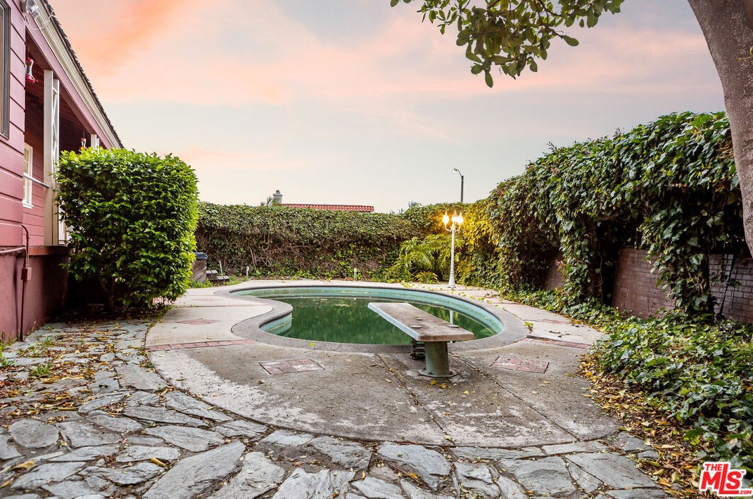 4166 60th St, Los Angeles CA  90043-3602 exterior