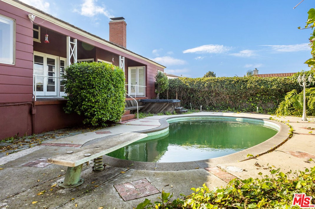 4166 60th St, Los Angeles CA  90043-3602 exterior