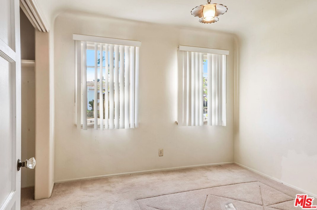 4166 60th St, Los Angeles CA  90043-3602 exterior