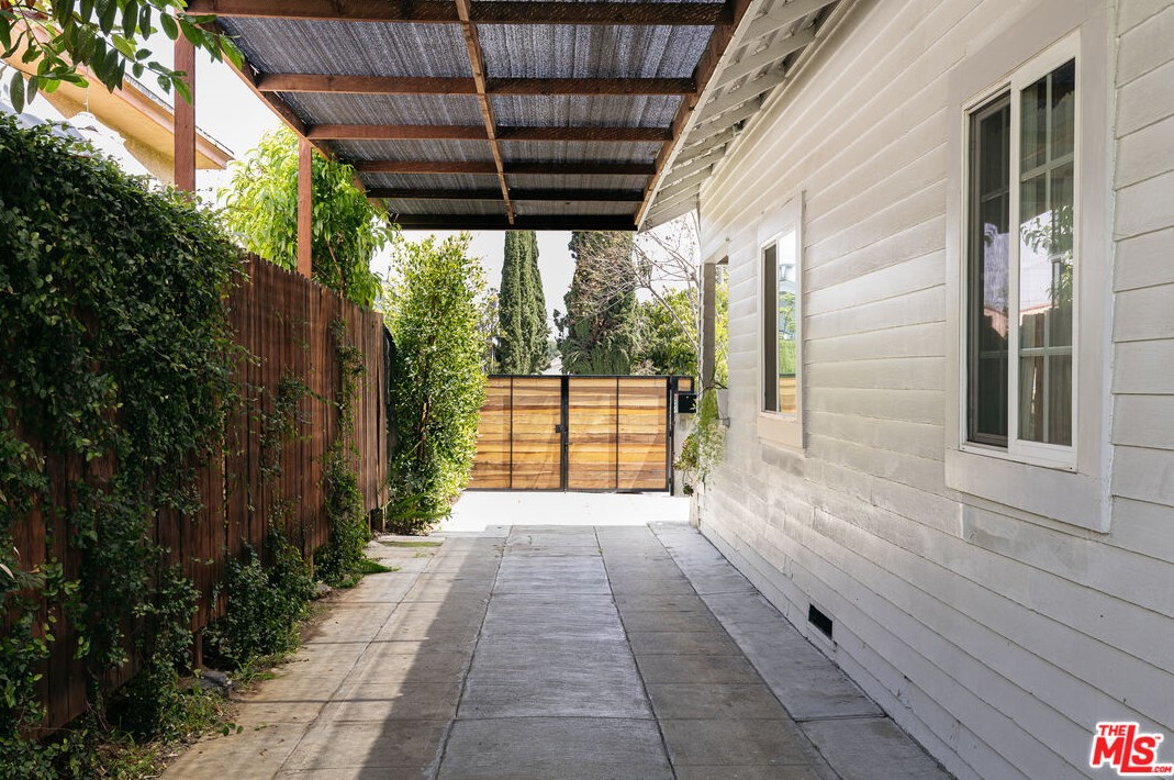 3242 2nd St, Los Angeles CA  90063-3010 exterior