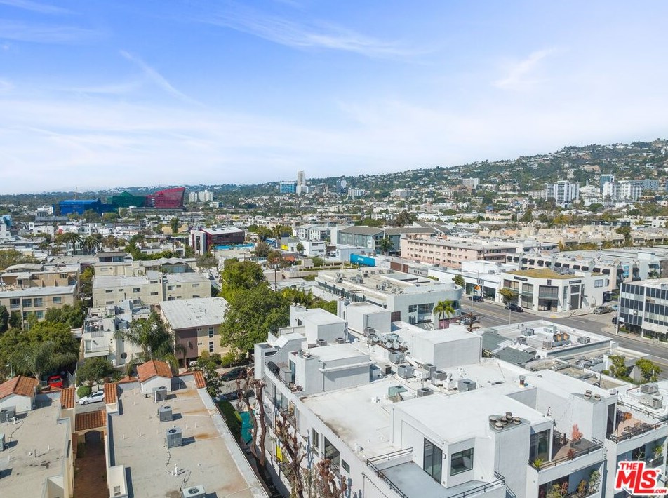 660 Sweetzer Ave, Los Angeles CA  90048-2171 exterior