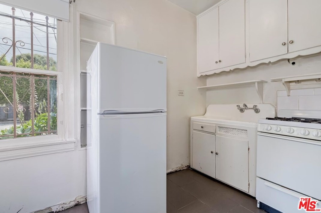 512 Spaulding Ave, Los Angeles CA  90019-2420 exterior