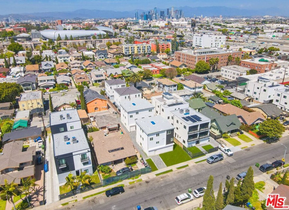 607 41st Pl, Los Angeles CA  90011-3124 exterior