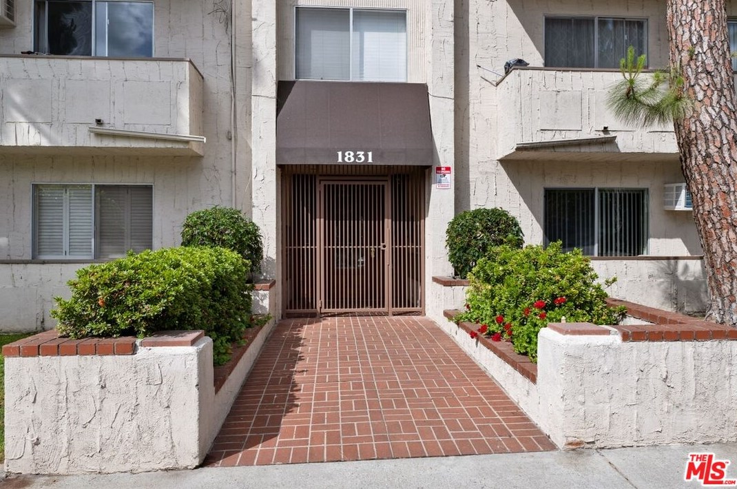 1831 Prosser Ave, Los Angeles CA  90025-4865 exterior
