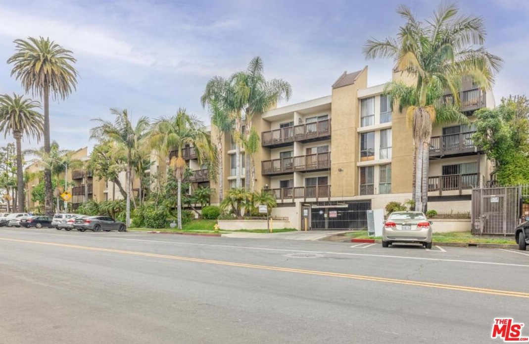 320 Ardmore Ave, Los Angeles CA  90004-4431 exterior